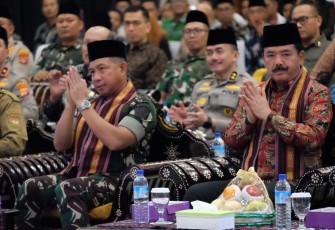 Panglima TNI Jenderal TNI Agus Subiyanto menghadiri acara Muktamar XIII Kesatuan Aksi Mahasiswa Muslim Indonesia (KAMMI) yang diselenggarakan di Ballroom Islamic Center Kota Mataram, Nusa Tenggara Barat (NTB) pada Selasa (21/05/2024)
