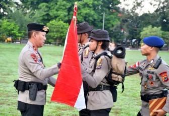Wakapolda NTT Brigjen Pol Awi Setiyono saat Tradisi Pembaretan Bintara Remaja, Selasa (30/1) 