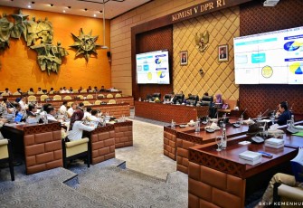 Menhub Budi Karya Sumadi raker bersama Komisi V DPR RI di Jakarta, Kamis (29/8)
