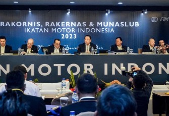 Bamsoet saat membuka Rakornis IMI di Jakarta, Senin (15/1/24).