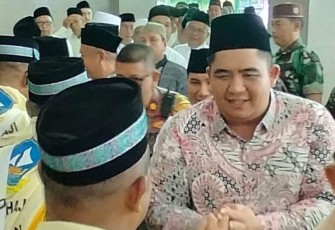 Bupati Bintan Roby saat Lepas 82 Calon Jemaah Haji Asal Kabupaten Bintan di Masjid Besar Baitul makmur kecamatan Bintan Utara.