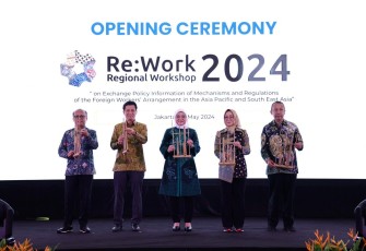 Menaker Ida Fauziah saat membuka workshop penggunaan TKA di Jakarta 