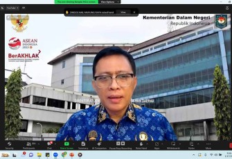 Direktur Jenderal Bina Pembangunan Daerah Kementerian Dalam Negeri Restuardy Daud saat membuka secara resmi rapat evaluasi pelaporan SPM Triwulan IV Tahun Anggaran 2023 yang diselenggarakan secara hybrid di Favehotel PGC Cililitan Jakarta.