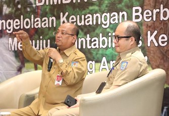 Plh Dirjen Bina Keuda Kemendagri Horas Maurits Panjaitan dalam acara Bimtek Pengelolaan Keuangan Berbasis Sistem Informasi Pemerintahan Daerah (SIPD) Republik Indonesia (RI) Menuju Akuntabilitas Keuangan yang Andal di Hotel Orchardz Jayakarta, Jakarta, Senin (22/1/2024).