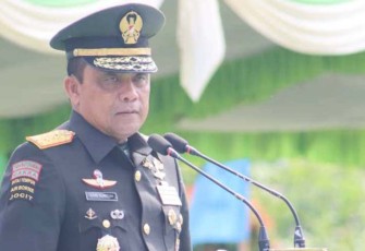 Pangdam XVIII/Kasuari, Mayjen TNI Ilyas Alamsyah, S.E., M.Tr.(Han)., CGCAE., dalam amanatnya saat memimpin langsung jalannya Upacara Penutupan Pendidikan Pertama Bintara (Dikmaba) TNI AD TA 2023 Kodam XVIII/Kasuari
