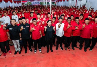 Puan saat memberi arahan kepada kader PDIP dalam acara Peletakan Batu Pertama Gedung Pertemuan DPC PDIP Bojonegoro, Jawa Timur, Jumat (19/1/2024).