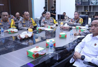 Wakapolda Kalbar Brigjen Pol. Roma Hutajulu, S.I.K., M.Si., saat Pimpin Anev Operasi Mantap Brata Kapuas 2024 Polda Kalbar