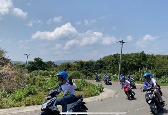 Personel Lanudal saat Bersepeda Motor di Puncak Bukit Suharto, Lamreh, Kec. Mesjid Raya, Kabupaten Aceh Besar NAD, Minggu (11/2/2024).