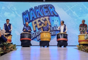 Menaker Yassierli saat membuka Naker Fest di Semarang, Sabtu (30/11)