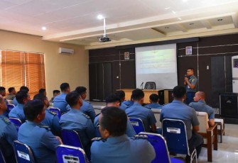 Pilot Meeting Bahas Kelaikan Pesud di Briefing Room Skuadron Udara 200 pada Jumat (16/2/2024).