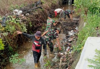 Koramil 1001-03/Awayan Karya Bakti Bersihkan Irigasi