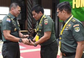 Penyerahan penghargaan