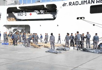 KRI RJW-992 seusai Debarkasi Bantuan Kemanusiaan Konflik Gaza di Pelabuhan El Arish, Mesir, Jumat (16/02). 