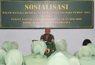 Dandim 0806/Trenggalek saat Pimpin Sosialisasi Netralitas TNI bagi Anggota Persit