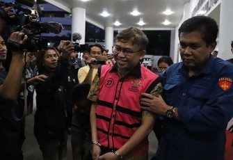 Tersangka AHA saat dibawa ke Rumah Tahanan Negara Salemba Cabang Kejaksaan Negeri Jakarta Selatan selama 20 hari ke depan, terhitung sejak 01 Februari 2024 s/d 20 Februari 2024.