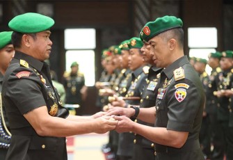 Serah terima jabatan Pangdam IX/Udayana dipimpin langsung Kepala Staf TNI AD Jenderal TNI Maruli Simanjuntak, M.Sc., bertempat di Aula Jenderal Besar A.H. Nasution, Markas Besar Angkatan Darat (Mabesad), Jakarta (8/3/2024).