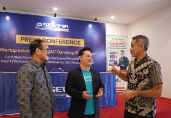 Dari kiri ke kanan: Endang Kusmana MM (Pakar Digitalisasi di 3T), Sugianto Halim MMT (CEO SEVIMA), Wikan Sakarinto PhD (Eks Dirjen Vokasi Kementerian Pendidikan), dalam pengenalan Advisor SEVIMA