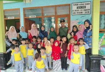 Babinsa saat Dampingi Vaksinasi Bagi Anak
