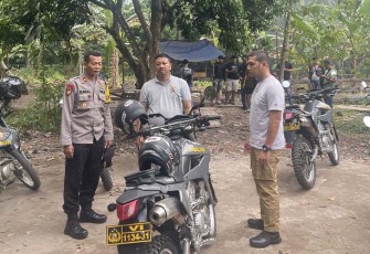 Kapolres Sintang saat Pimpin Penggerebekan Lokasi Judi Sabung Ayam di Tiga Lokasi