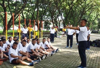 Samapta Awal Pasis Diklapa Angkatan 33 di Lapangan Garjas Dewa Ruci Kodiklatal, Bumimoro Surabaya.  Jumat (16/02/2024)