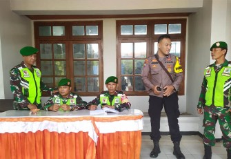 Kodim 0803/Madiun dan Polres Kota Madiun memperketat pengamanan kotak suara di tingkat Panitia Pemilihan Kecamatan (PPK) di seluruh wilayah Kota Madiun.