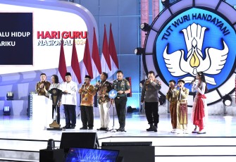 Panglima TNI Dampingi Presiden RI Pada Acara Puncak Peringatan Hari Guru Nasional Tahun 2024