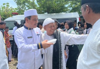 Penjabat Sekretaris Daerah Provinsi Bengkulu, Herwan Antoni, menghadiri kegiatan Pengajian Rutin Merah Putih yang digelar Pemerintah Provinsi Bengkulu di Masjid Raya Baitul Izzah, Jumat (17/10)