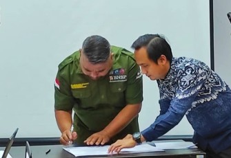 Media Klikwarta.com saat penandatanganan pakta Intregritas.