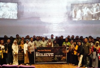 Kodim 0803/Madiun Bersama Masyarakat saat Gelar Nonton Bareng Film "Believe"