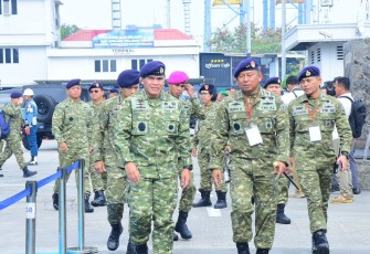 Panglima Kolinlamil Sambut Presiden RI Prabowo Dalam Kegiatan Sailing Pass HUT ke-80 TNI