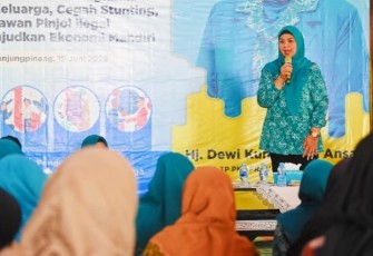 Ketua TP-PKK Provinsi Kepulauan Riau Hj. Dewi Kumalasari Ansar