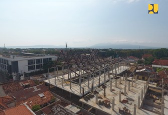 Kementerian Pekerjaan Umum (PU) terus mempercepat penyelesaian revitalisasi Pasar Induk Banyuwangi sebagai bagian dari upaya memperkuat infrastruktur perdagangan rakyat