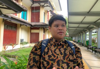 Giffari Naufal Arisma Putra saat ditemui di samping Gedung Perpustakaan Universitas Mataram, Jumat (25/4/2025). (Foto: Istimewa)