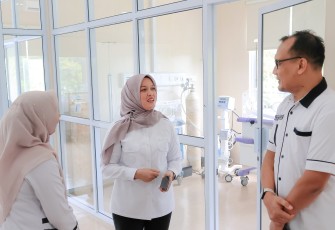 Wabup Bintan Deby Maryanti saat Tinjau Ruang Perawatan Bayi RSUD Bintan
