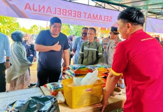 Bupati Bintan Roby Kurniawan SPWK Tinjau langsung pasar Murah.