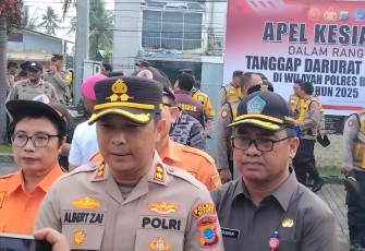 Kapolres Bitung AKBP Albert Zai saat memberikan keterangan kepada sejumlah wartawan