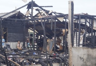 Kondisi rumah pasca terbakar, Senin (10/11).