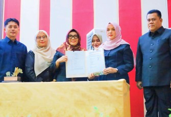 Penandatanganan Nota Pengantar Rancangan Kebijakan Umum Anggaran (KUA) serta Rancangan Prioritas dan Plafon Anggaran Sementara (PPAS) Tahun Anggaran 2026