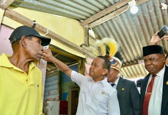Menteri Energi dan Sumber Daya Mineral (ESDM) Bahlil Lahadalia hadir langsung di Fakfak, Minggu (16/11)