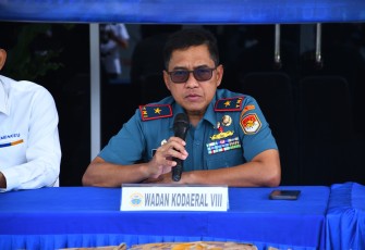 Wadan Kodaeral VIII Laksma TNI Tony Herdijanto, S.E., M.Sc. menyampaikan kronologi awal kejadian