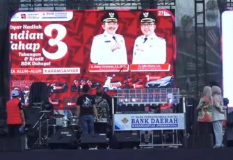 Acara Undian Tahap 3 Tabungan dan Kredit BDK Dahsyat 2025, di plaza Alun-alun Karanganyar, Sabtu (27/12/2025).