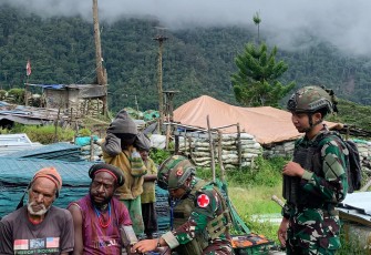 Tangan-tangan Prajurit Jadi Penawar Luka Rakyat