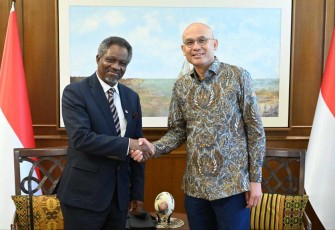 Wamenlu Tata menerima Kepala Delegasi Regional ICRC di Indonesia, Vincent Orchilet, Selasa (11/3)