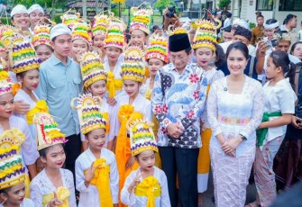 Wapres Gibran bersama Menag Nasaruddin dalam acara Tawur jagung Kesanga di Candi Prambanan, Jum'at (28/3)