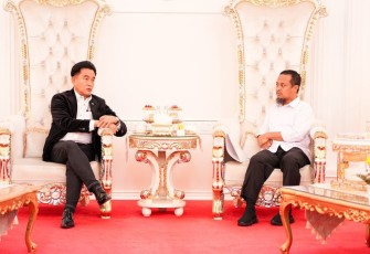 Menko Kumham Imipas Yusril bersama Gubernur Sulsel Andi Sudirman Sulaiman di Makassar, Rabu (10/9)