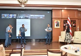 Kegiatan workshop public speaking, pembuatan berita dan fotografi
