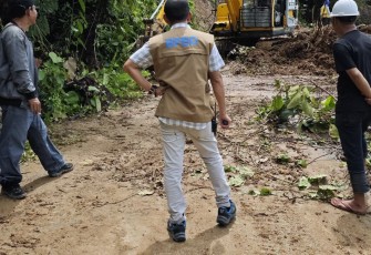 Tim Gabungan Kerahkan Alat Berat untuk Buka Akses Jalan Terdampak Banjir dan Longsor 