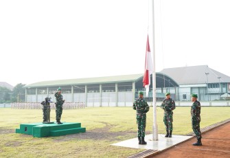 Pangdam Pangdam IX/Udayana Mayjen TNI Muhammad Zamroni, S.I.P., M.Si Pimpin Upacara Bendera 17an Awal Tahun 2025