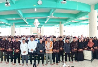 Foto bersama usai acara Pengajian Rutin LDII Makassar