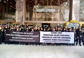 Aksi Senin Hitam ASN Kemendiktisaintek di Jakarta, Senin (20/1)